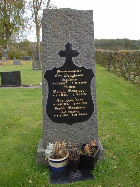 Grave number: FN H    14, 15
