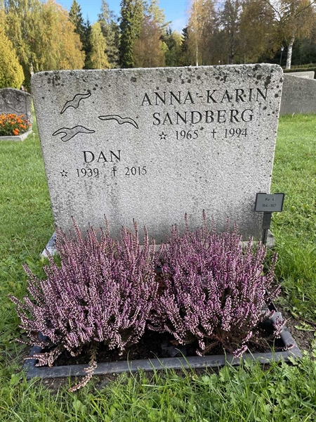 Grave number: R 4   164-167