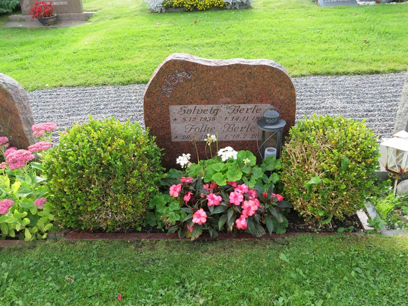 Grave number: 1 01   69