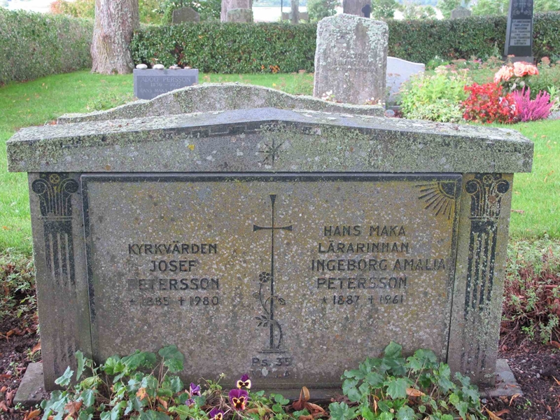 Grave number: KÄÖ A   194, 195