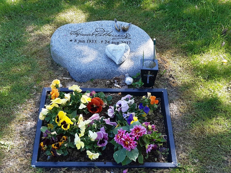 Grave number: KA 22   708