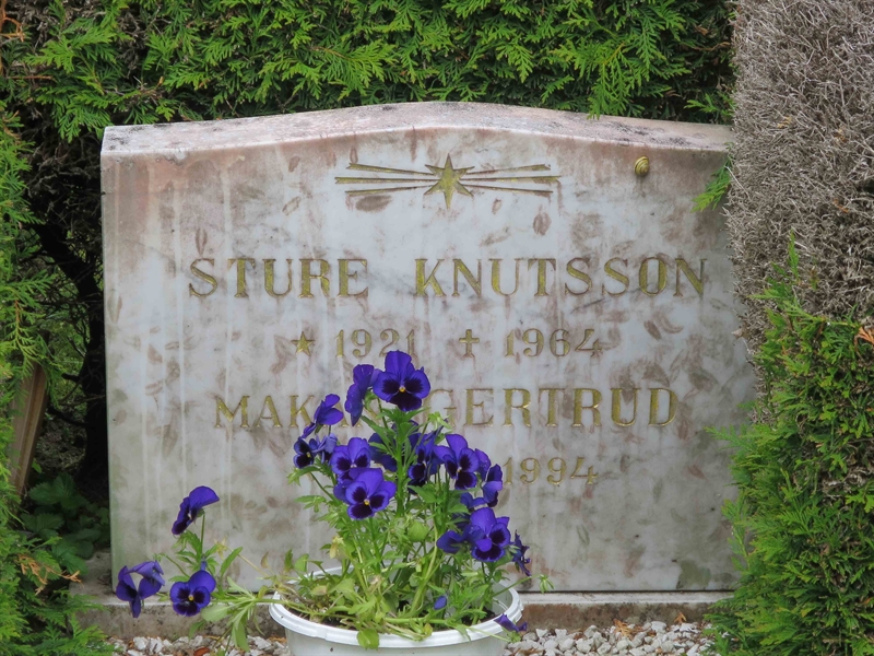 Grave number: HÖB 42    37