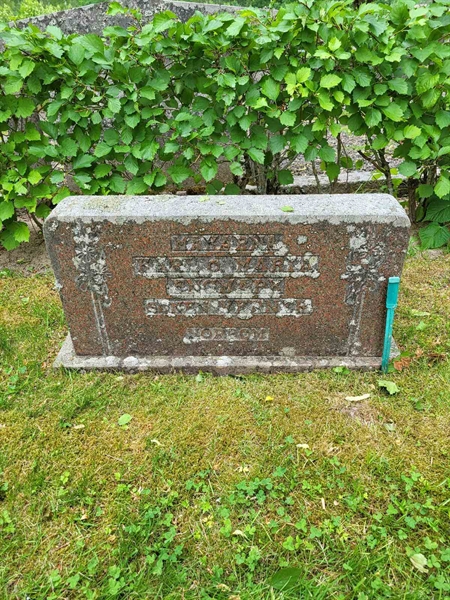 Grave number: Jä 02    32