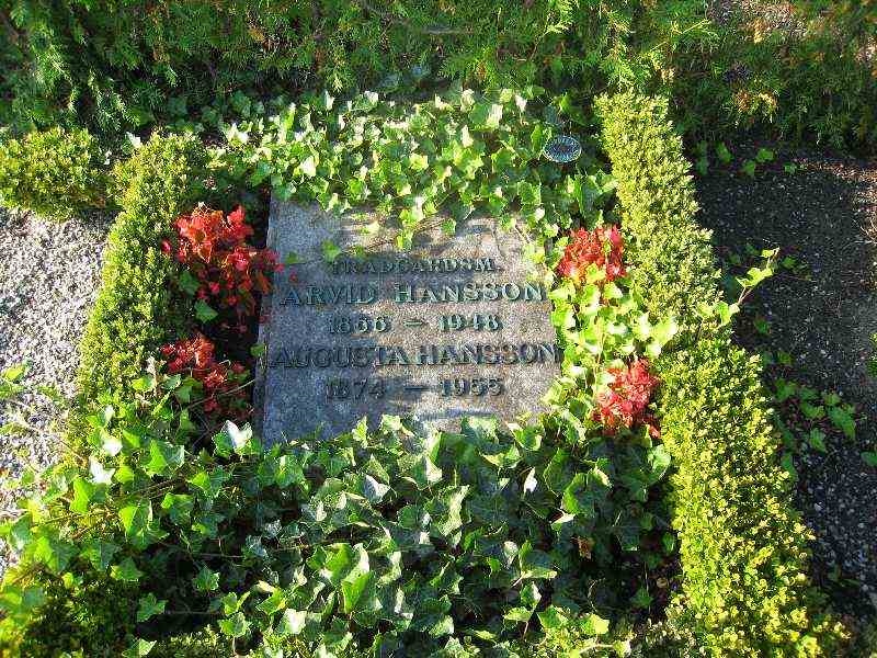 Grave number: NK Urn n     8