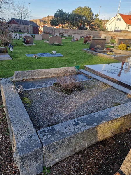 Grave number: F 01   100, 101