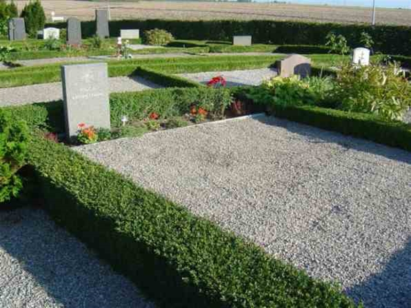 Grave number: Bo E    43-44