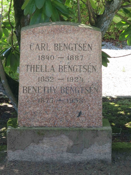 Grave number: HÖB 9   244A