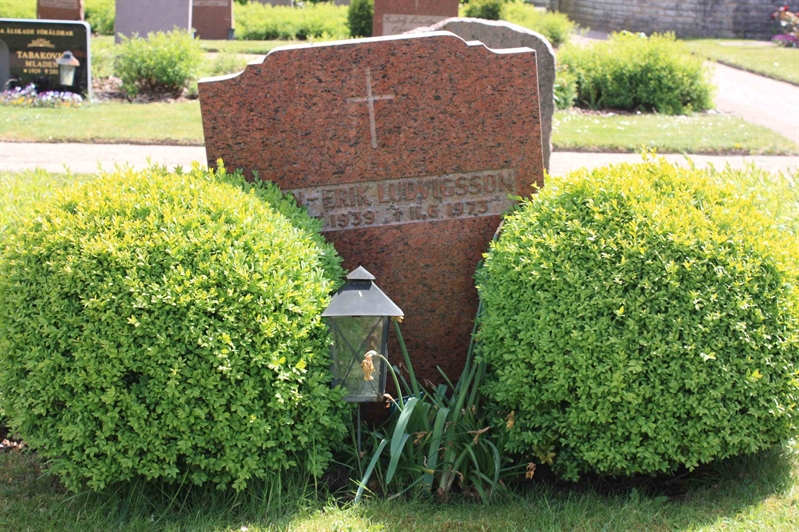 Grave number: Ö 28   192, 193