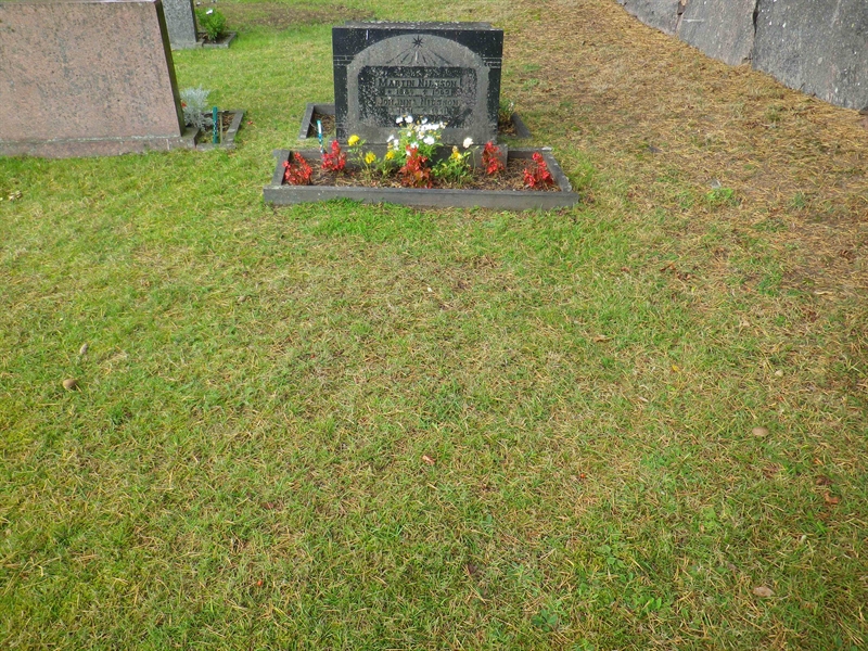 Grave number: VI B    98, 99