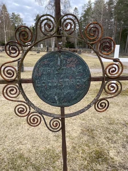 Grave number: R 3    94-E