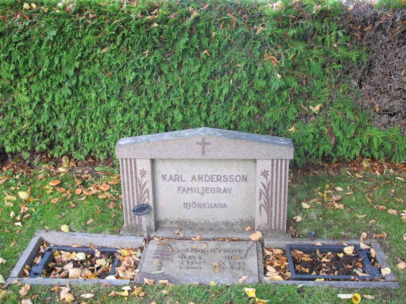 Grave number: TJGL E   135, 136