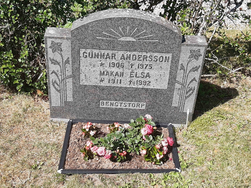 Grave number: VI 01   637