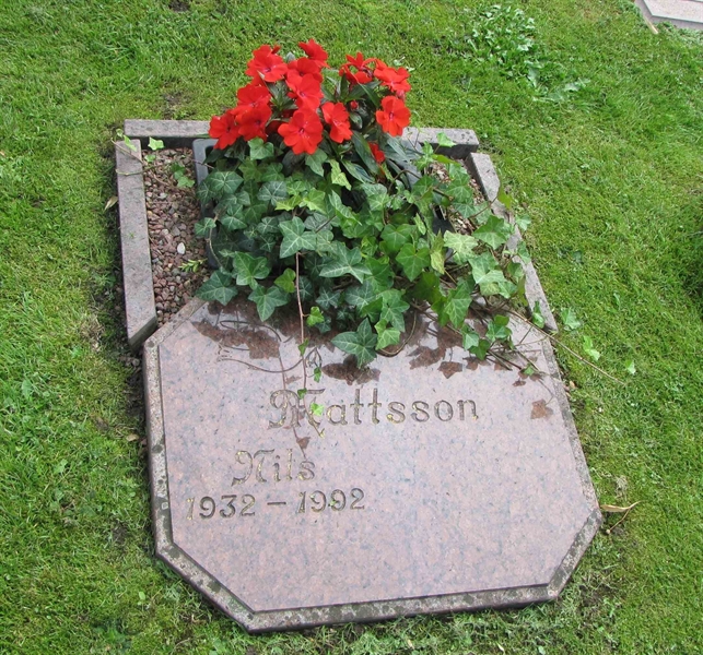 Grave number: HN KASTA    33