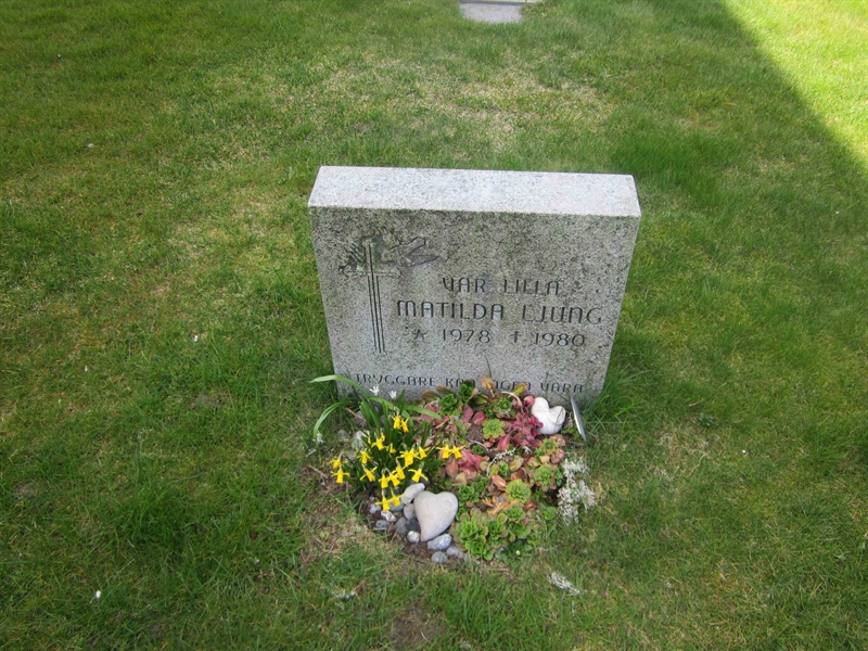 Grave number: 04 D   13