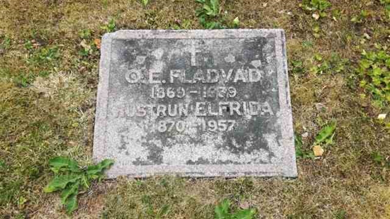 Grave number: 1 1   944