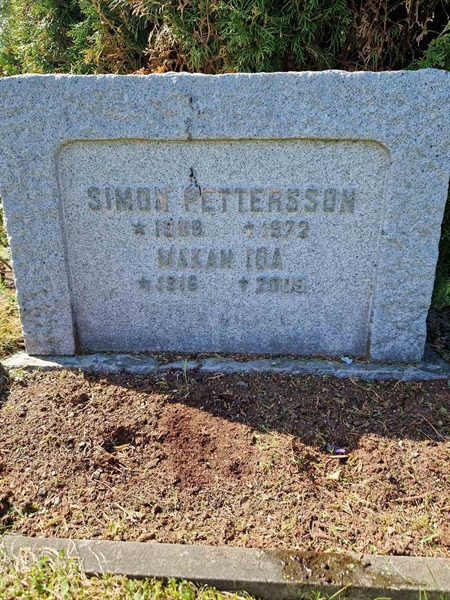 Grave number: 501 25 5047-5049