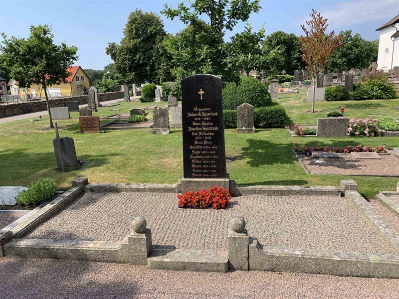 Grave number: SÖ A    27, 28, 29, 30