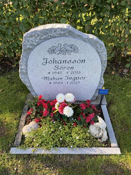Grave number: G 26    32-33