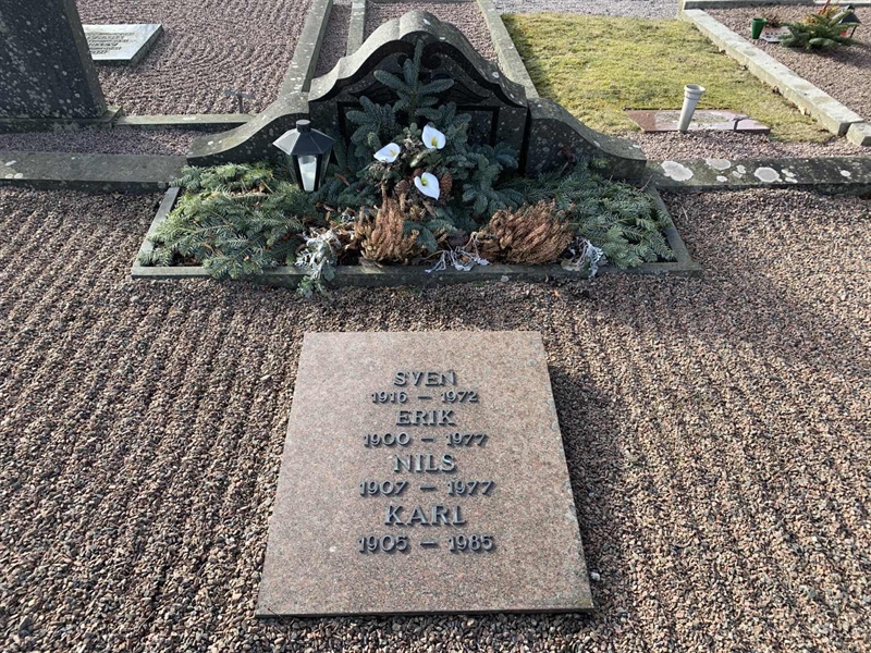 Grave number: SÖ E    95, 96, 97