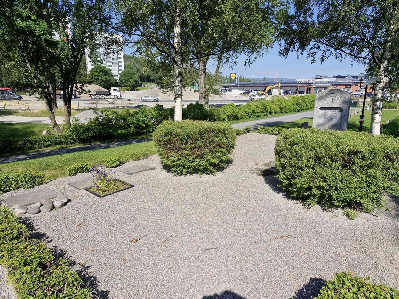 Hautatunnus: 1 VÄSTR 32