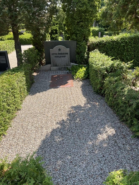 Grave number: NK VI   124