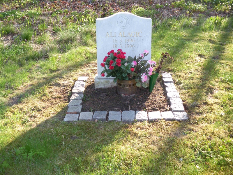 Grave number: HNB VII    16