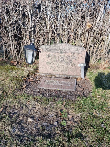 Grave number: 1 25   44
