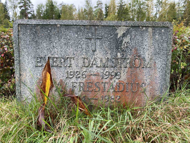 Hautatunnus: 1 21     83, 84