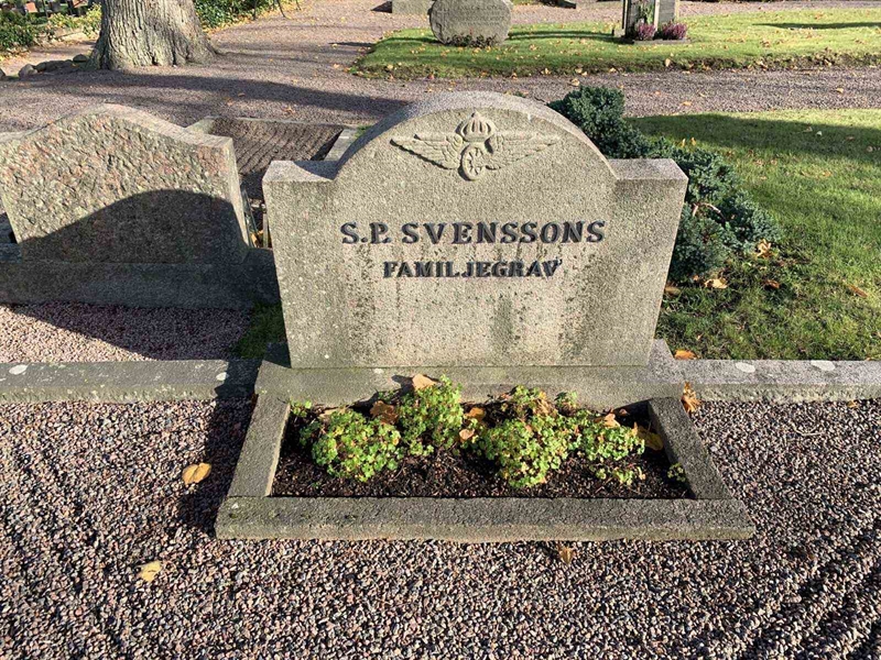 Grave number: SÖ E   140, 141, 142