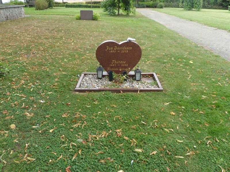 Grave number: SNK N    17, 18