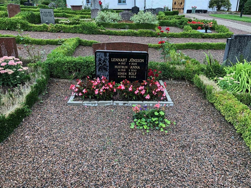 Grave number: Kå 41    26, 27