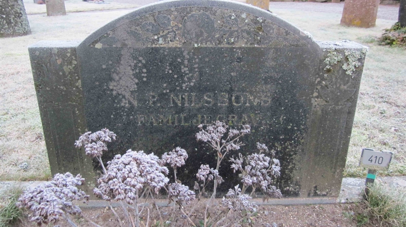 Grave number: KG D   409, 410