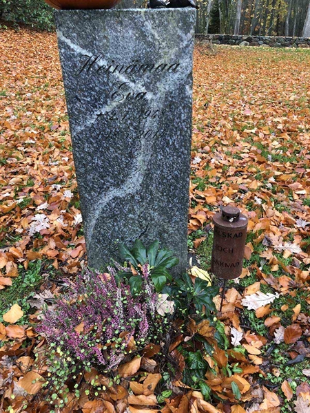 Grave number: TAX B   196