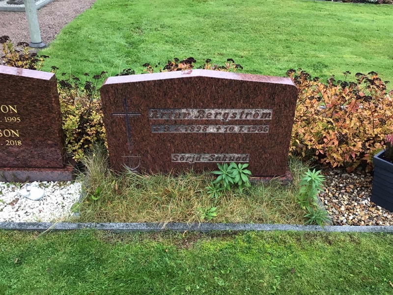 Grave number: LM 4 301  014
