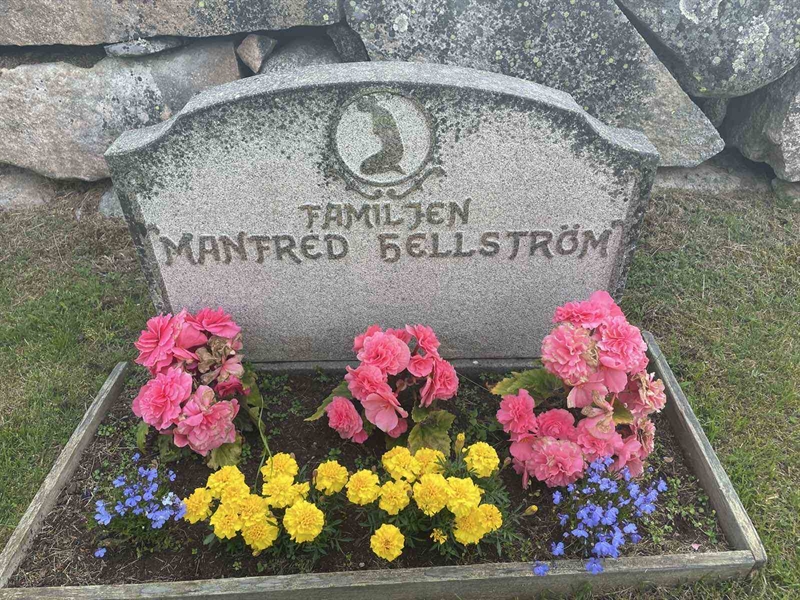 Grave number: 001 1   214