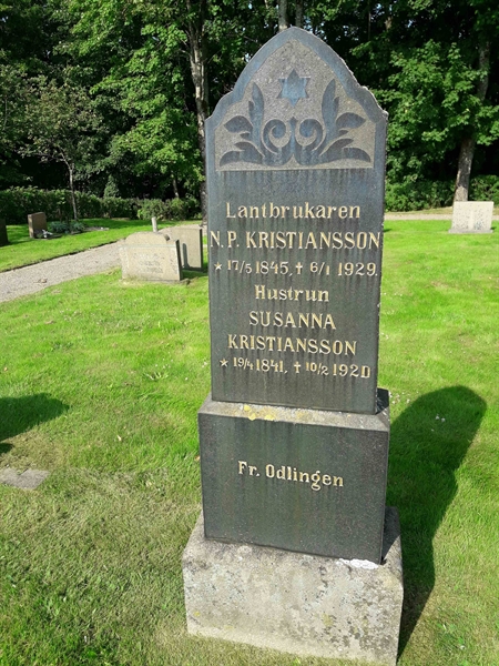 Grave number: TÖ 4   137