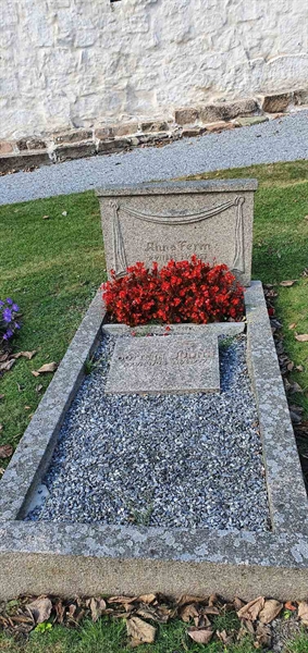 Grave number: SG 02   114
