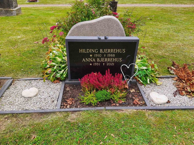 Grave number: HG E    62, 63