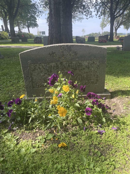 Grave number: H 8   120-121