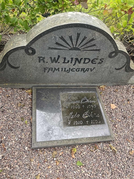 Grave number: 1 2 D   272