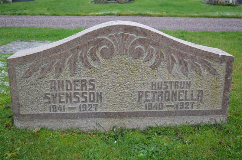 Grave number: TR 3    31