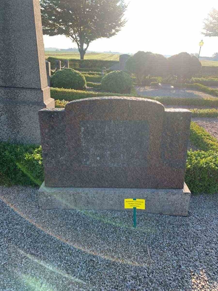 Grave number: TO G    15, 16, 17