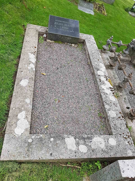 Grave number: 06 60766