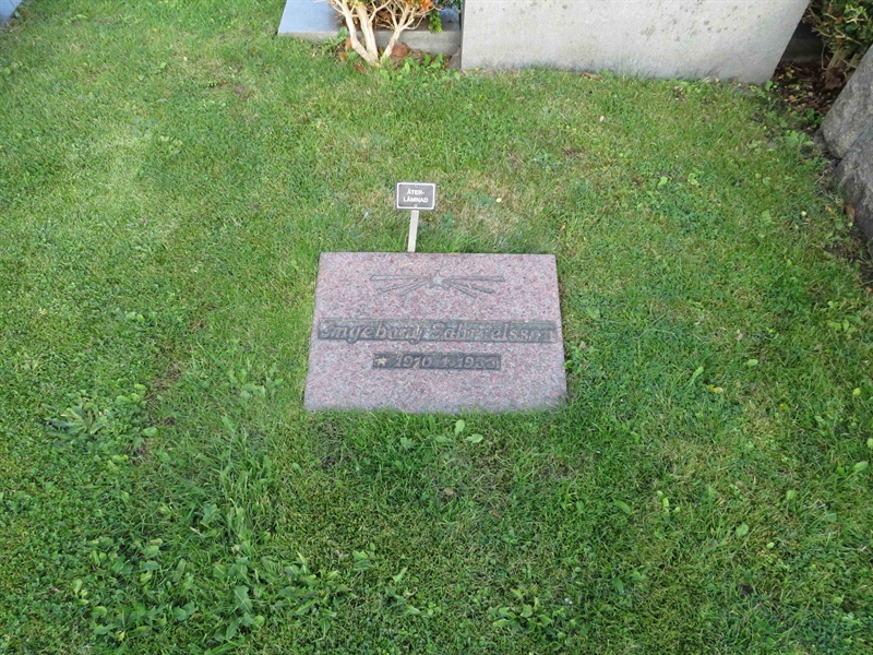 Grave number: 1 03   84