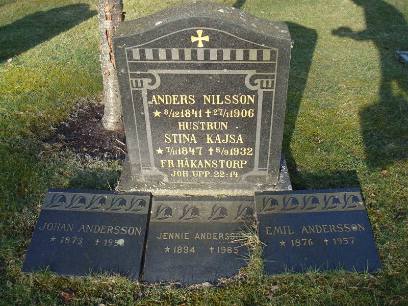Grave number: KU 05   172, 173, 174