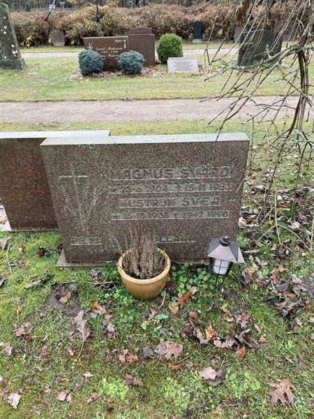 Grave number: VV 4   333, 334