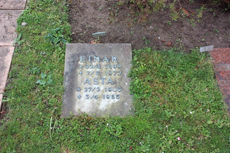 Grave number: Ö U06    49