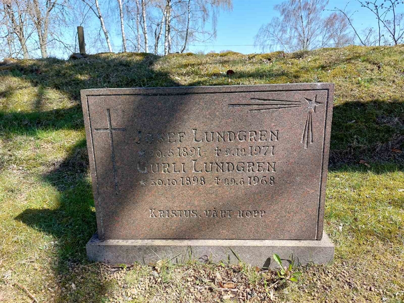 Grave number: HÖ 1   32, 33
