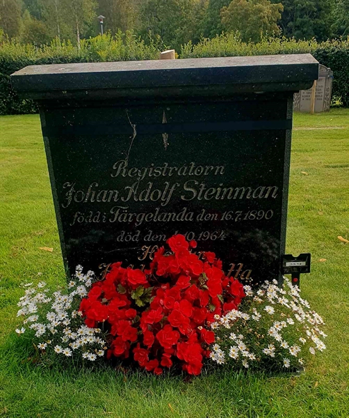 Grave number: 2 1 1-2