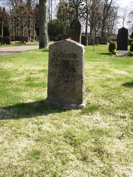 Grave number: LM 3 32  016